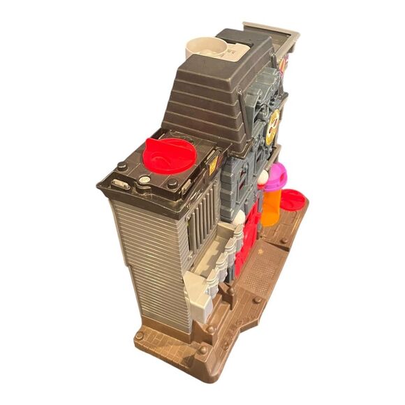 Fisher-Price 2013 Batman Gotham City Crime Alley Playset‎ - Picture 3 of 4